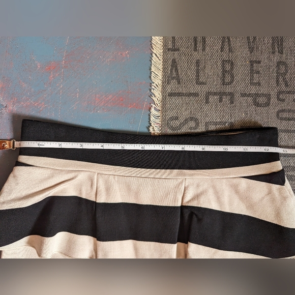 💙 KENSIE 💙 Side Ruffle Striped Mini Skirt - Picture 5 of 5